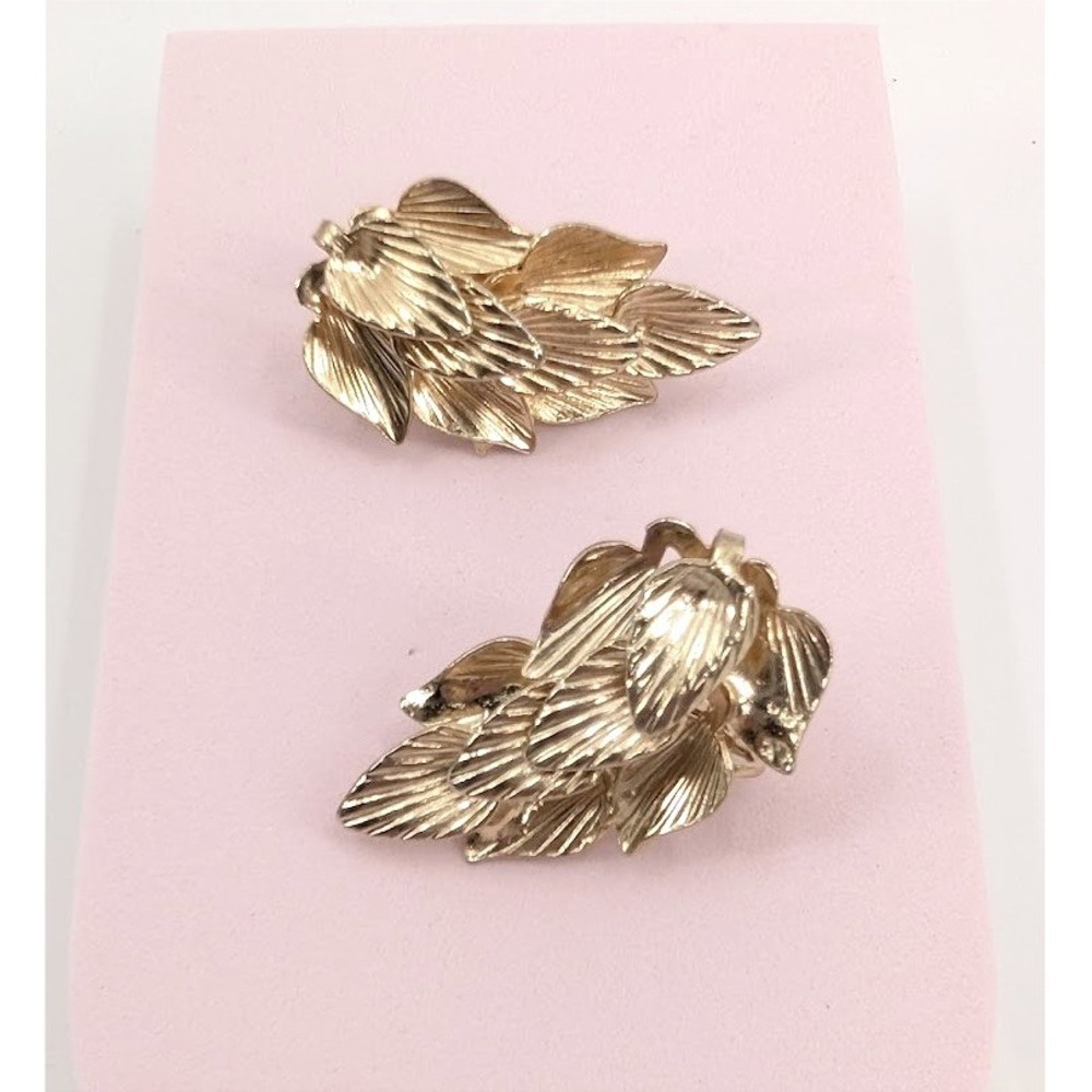 VTG Star Gold Tone Leaf Cascading Cluster Earrings 3D Textured Clip On Botanical